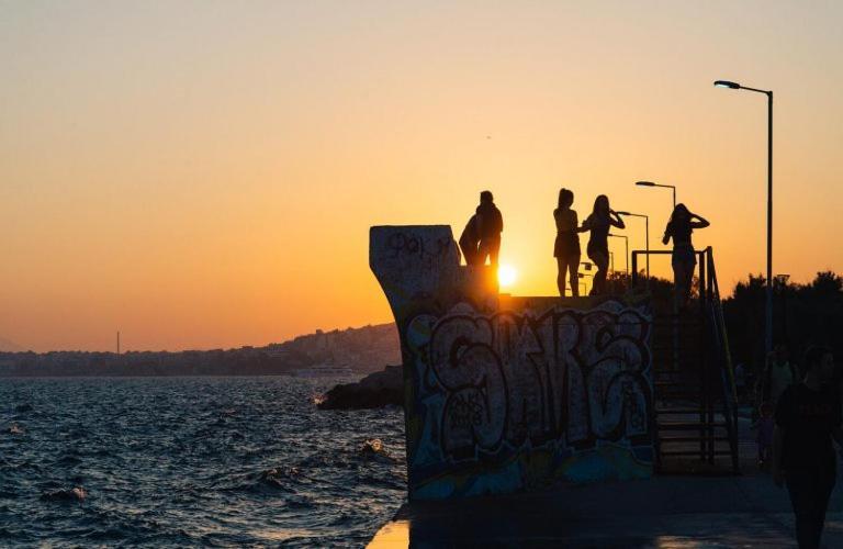 Athenian Coastal Urban Living 公寓