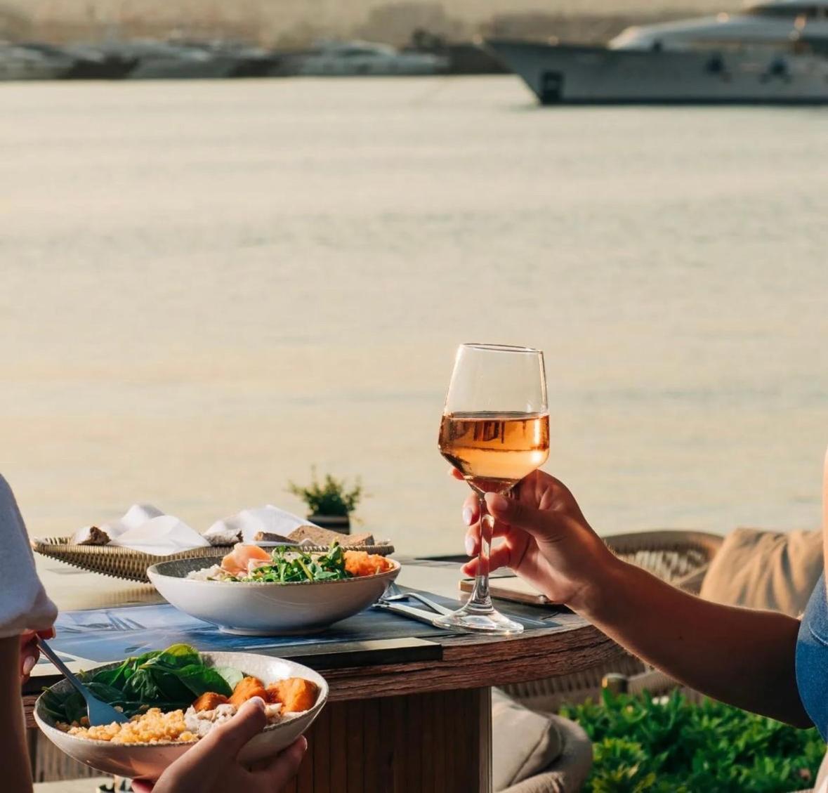 Athenian Coastal Urban Living 雅典
